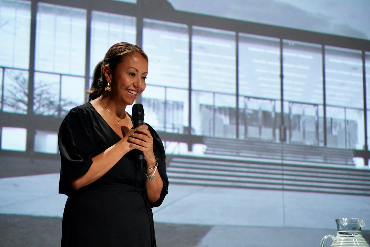 DapAntioquia's tweet image. Nuestra Directora @Claudia_GarciaL participó en la jornada de Premiación del Mies Crown Hall Americas en Medellín. Este reconocimiento destaca los proyectos de arquitectura y urbanismo, que en su diseño respeten el contexto, el clima y construcción sostenible
#MACHAP
@urbam_EAFIT