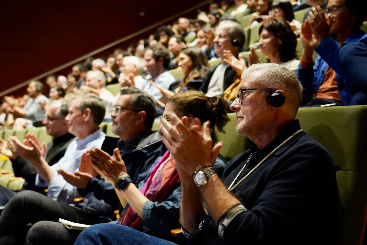 DapAntioquia's tweet image. Nuestra Directora @Claudia_GarciaL participó en la jornada de Premiación del Mies Crown Hall Americas en Medellín. Este reconocimiento destaca los proyectos de arquitectura y urbanismo, que en su diseño respeten el contexto, el clima y construcción sostenible
#MACHAP
@urbam_EAFIT