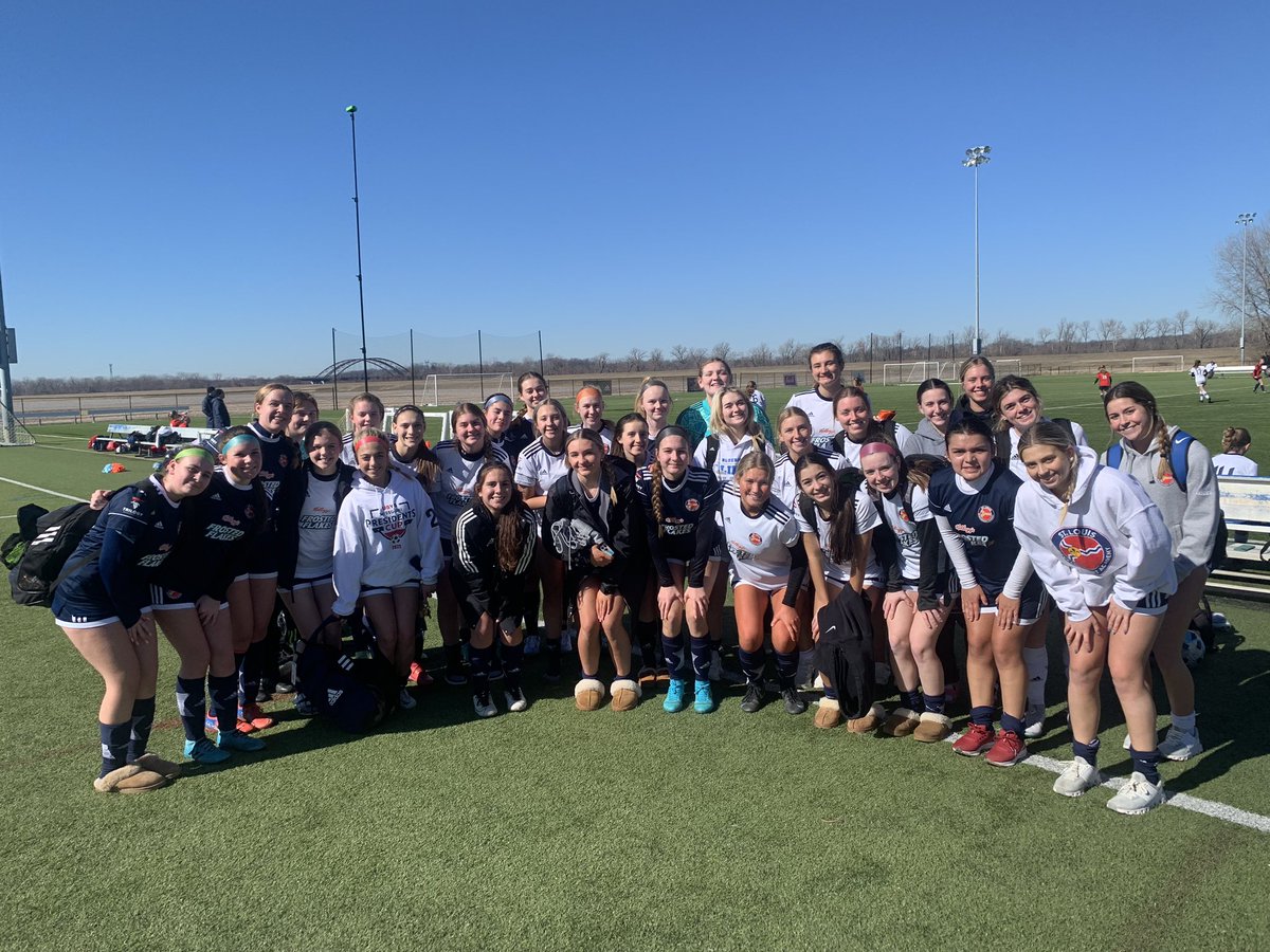 What a great morning on the pitch for the <a href="/BayernStl04/">St. Louis Development Academy 2004 Bayern</a> <a href="/2006GStldanavy/">STLDA 2006 Girls Premier Navy</a> @STLDA0607Girls  the play was fun and full of energy!   Thank you to all the groups for playing the navy/white match!