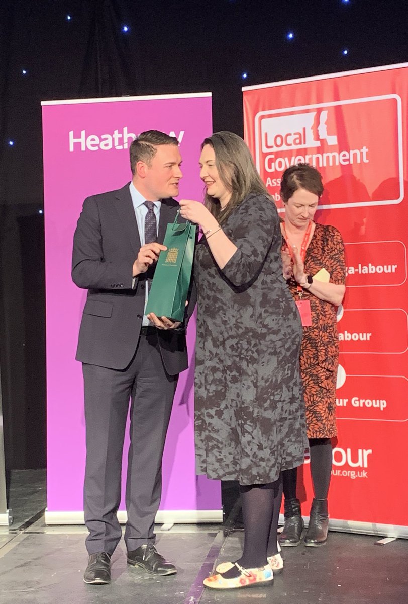 Tonight at the #Lablocal23 dinner it was an absolute pleasure to thank @CllrAmyCross for all her amazing work on the <a href="/LabourCllrs/">Association of Labour Councillors (ALC)</a> &amp; Blackpool council. You’ve been amazing Amy, thank you.