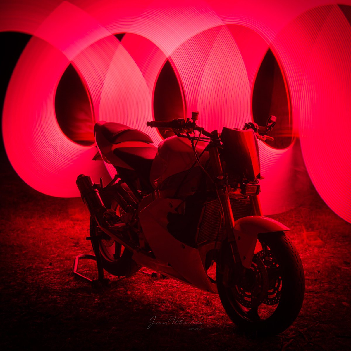 VehmanenJanne's tweet photo. Today took some lightpainting photos from my cousins motorcycle #nikonphotography #nikon #night #motorcycle #lightroom #Kawasaki https://t.co/qDcqicak4I