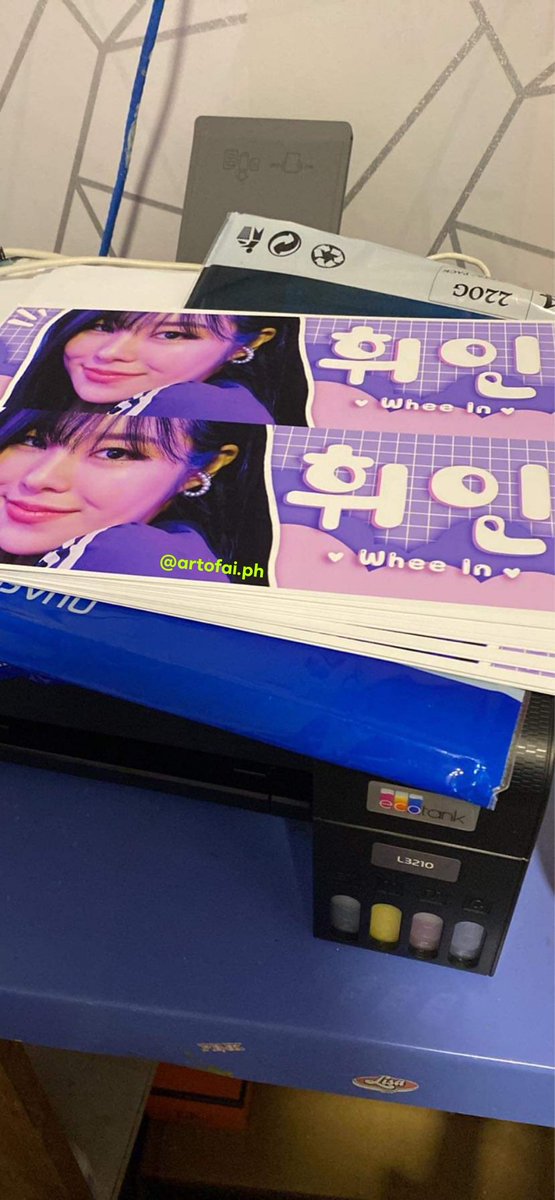 artofai_PH's tweet photo. Update from shop:
Ayan na nga si Mima Whee In masisilayan nya ang #MAMAMOOinPH hahaha akala ko pang cover photo ko nalang sya e. Glitter Coat nalang mga anteh #MMMPH #MYCONinMNL #MYCONinPH #MYCON_inMNL https://t.co/szKDTJG95K