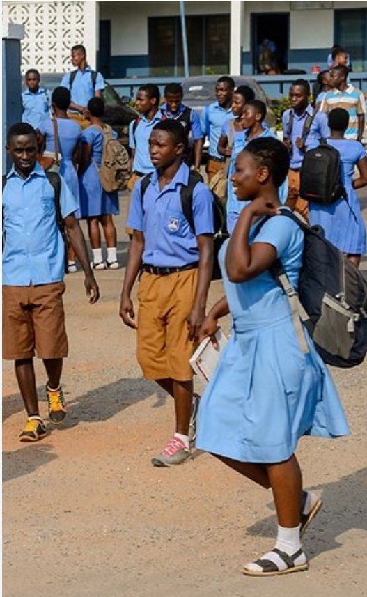 KarlyKheyly's tweet image. Some students in Teshie were seen walking aimlessly whiles class was ongoing and this is affecting their studies. Instead of becoming professional workers, such students rather end up becoming unprofessionals. @TDzineku @kodwoboateng #mediacourse