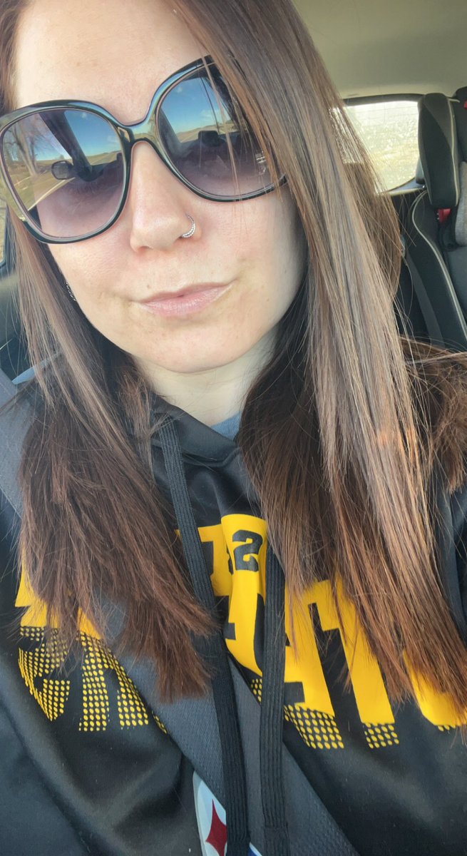 KandiJo6's tweet photo. No filter. No makeup.  Didn’t even brush my hair this morning . Hello hot mess!! https://t.co/3cd0CKlbQ7