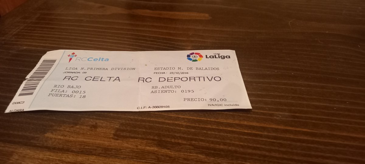 anglogalician's tweet photo. La @anglogalician no sólo se ha dejado ver por  campos de Inglaterra y Escocia.

 Na Galiza ha visitado 4 veces el estadio de Balaídos:

2011- @RCCelta pierde contra el Recreativo de Huelva.

2012 y 2014-  Gana contra el Sevilla FC

2016- Celta golea al Deportivo de la Coruña. https://t.co/o8SbZ5cwNF