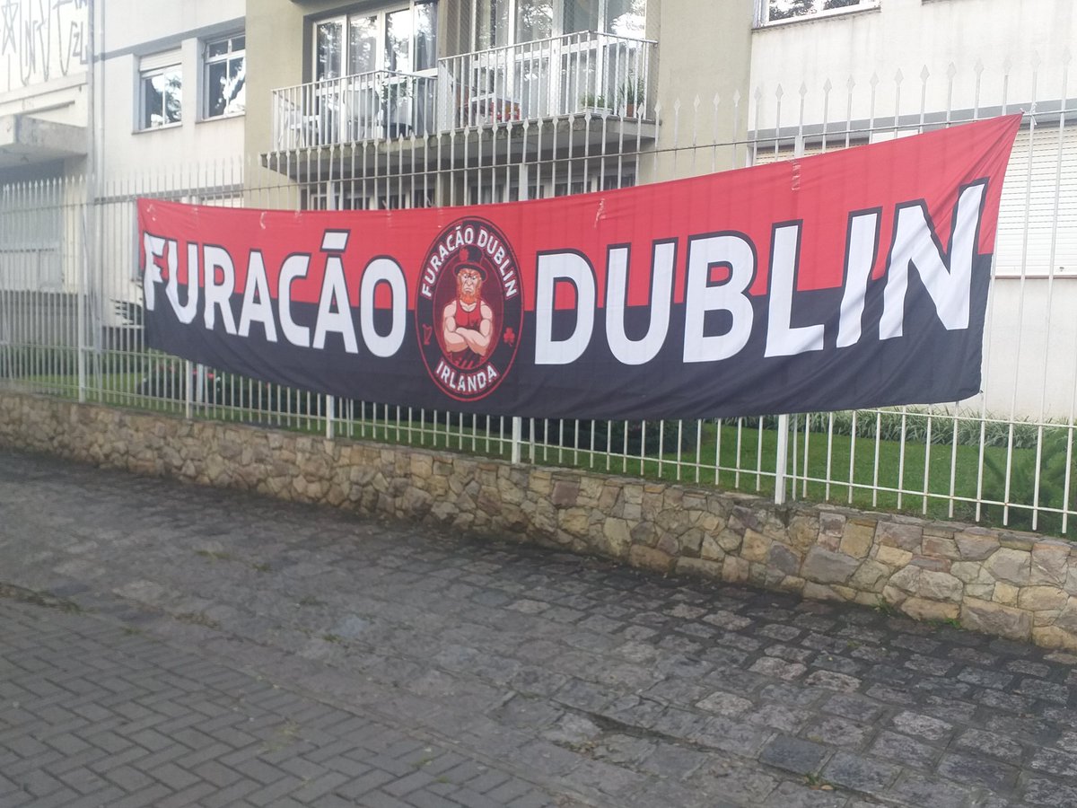 supporterutstyr's tweet photo. Ready for Athletico Paranaense vs Operario in the Paranaense in Brazil. Photo is the headquarters of the supporters club "Os Fanaticos" just one block from the stadium, and a banner from supporters living in Dublin. #CAPxOPE #vamosfuracao #liveinstadium https://t.co/Kbmjm6JmXb