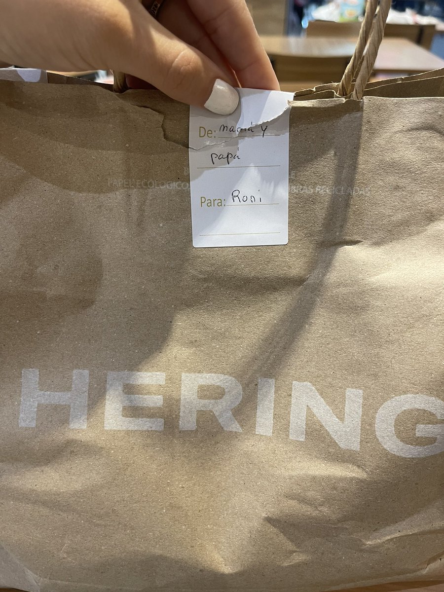 SE OLVIDARON EL REGALO DE RONI EN BURGER KING DEL SHOPPING DEL SOL 🥲😭💔

RT HASTA LLEGAR A RONI!!!!