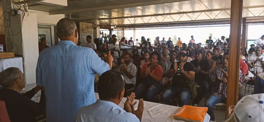 EddyjoseR's tweet photo. Gran visita  del Doctor Claudio al Estado Anzoátegui,seccional 3 puerto la cruz ,gran explicación del rumbo exacto que queremos y con mucha coherencia,un mensaje claro ,sin gallo tapado .... https://t.co/tyXBIUsEv7