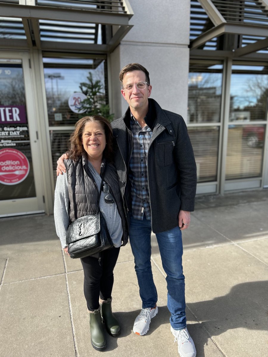 Bestest Director ever.  Even when in town for a funeral he finds time to see me! ⁦<a href="/darinjorgensen/">Darin Jorgensen</a>⁩ ⁦<a href="/db_bezz/">David Bezzant</a>⁩ ⁦<a href="/CallieField/">Callie Field</a>⁩ ⁦<a href="/DerekCasebolt/">Derek Casebolt</a>⁩ ⁦<a href="/TMobileBusiness/">T-Mobile Business</a>⁩ ⁦<a href="/JackMSchneider/">Jack Schneider</a>⁩