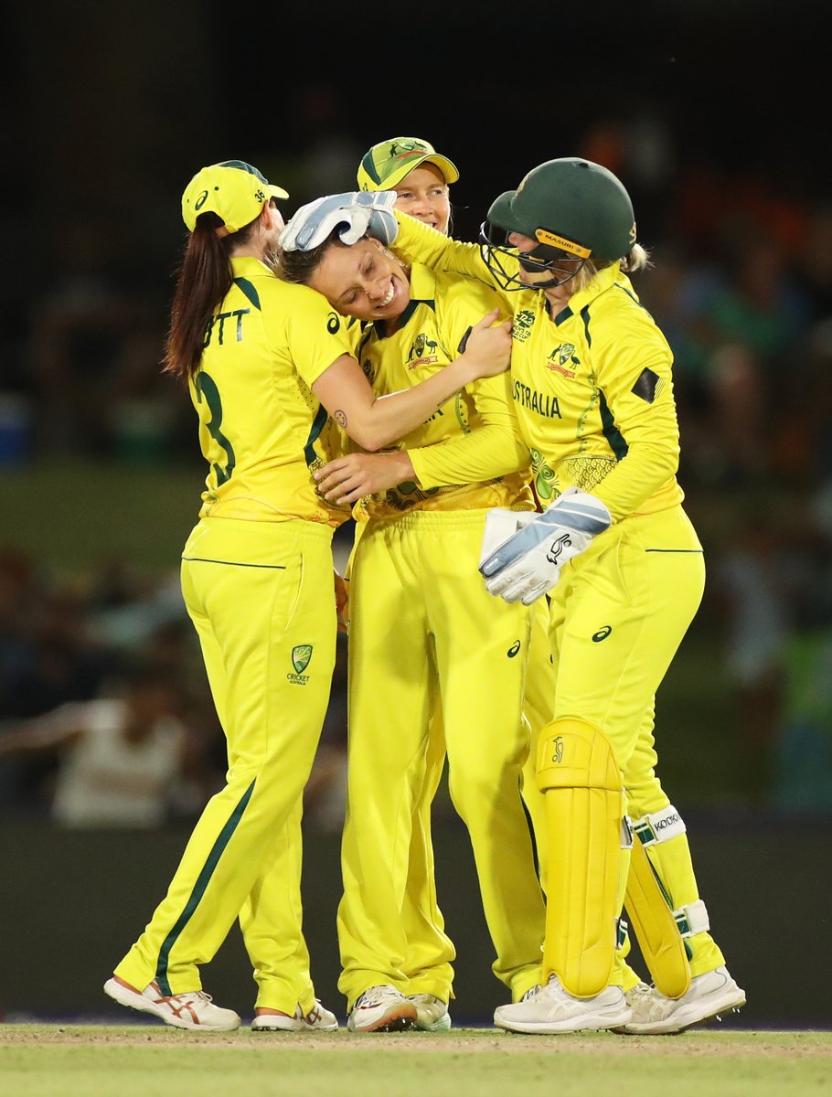 Aw 🥹🥰

#T20WorldCup #AUSvNZ