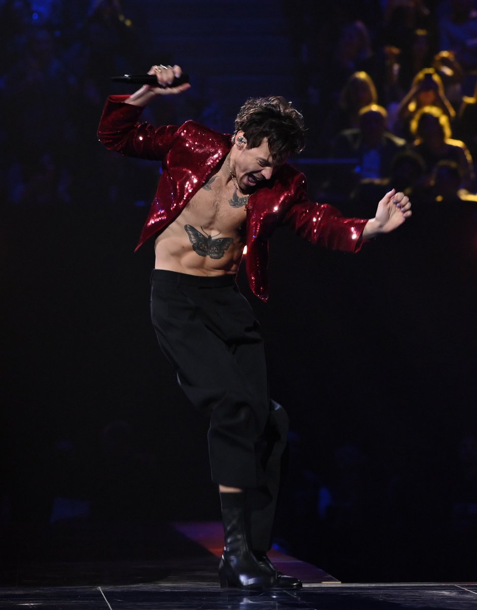 hsdcandids's tweet photo. Harry performing at the 2023 #BRITs in London, England - February 11 https://t.co/WRm4uI87ni