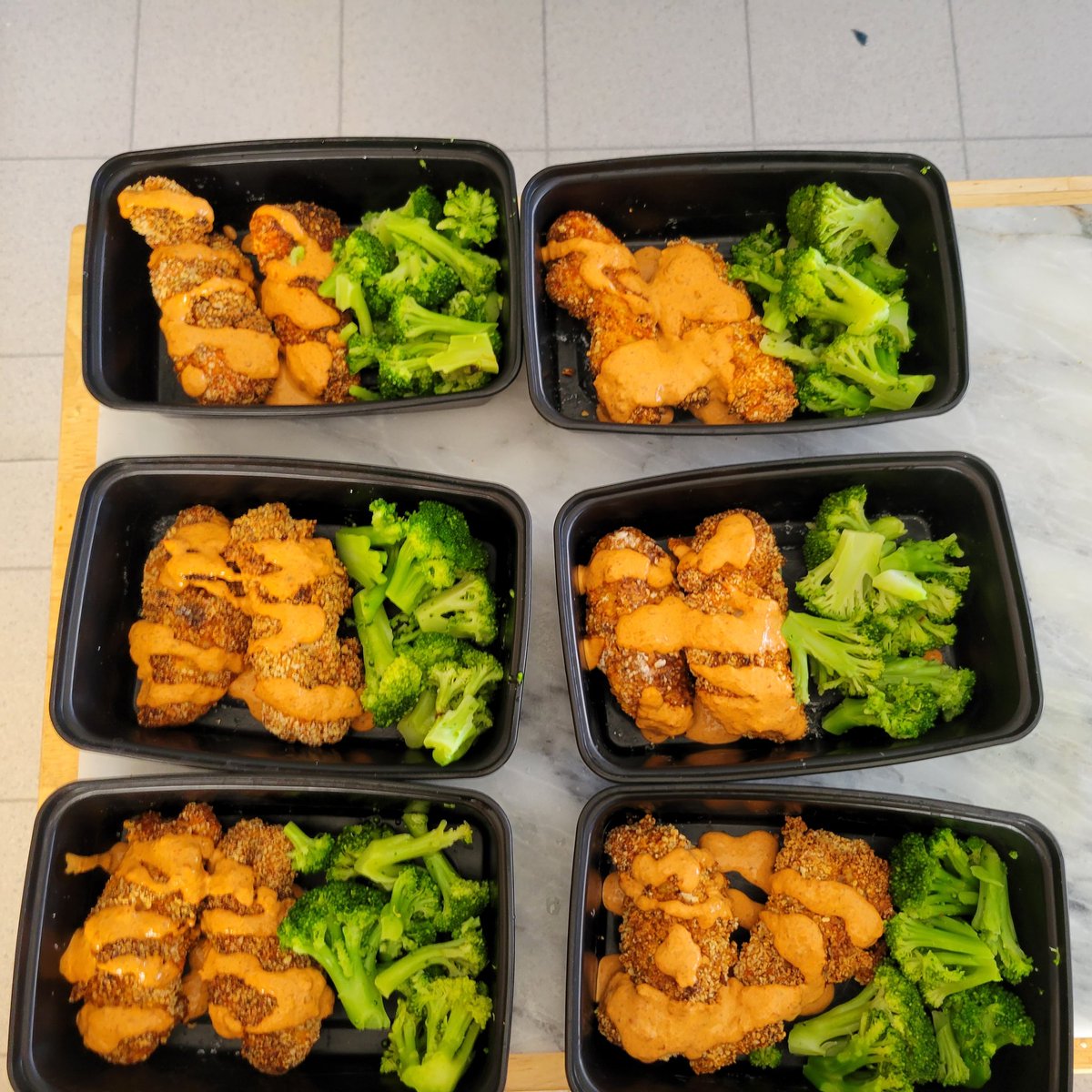 RealDanPearce's tweet image. Los Pollos Hermanos chicken tenders with a homemade southwest sauce and broccoli! #lunchprep #mealprep #cooking #lospolloshermanos #breakingbad #bettercallsaul #gusfring