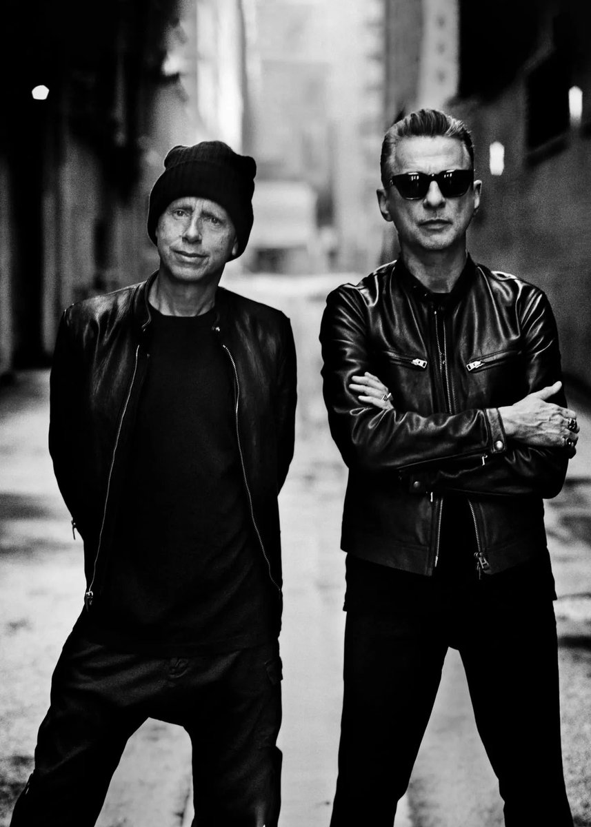 AzimutAdriana's tweet photo. I Depeche Mode  #Sanremo2023 https://t.co/SphhAd6QCD