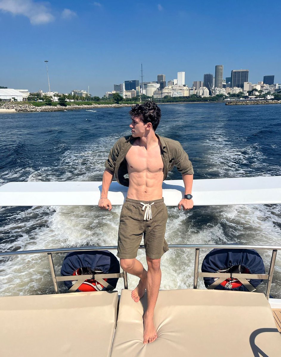 FindomPedro's tweet photo. Tomorrow is my birthday, and as it fits my lifestyle, I will be celebrating it in a yacht.

It is very expensive, so I am expecting you to refund all the operational costs, check Wishtender for doing your part as an inferior.

I enjoy, you pay. 😉 https://t.co/BJ4bfYMc2G
