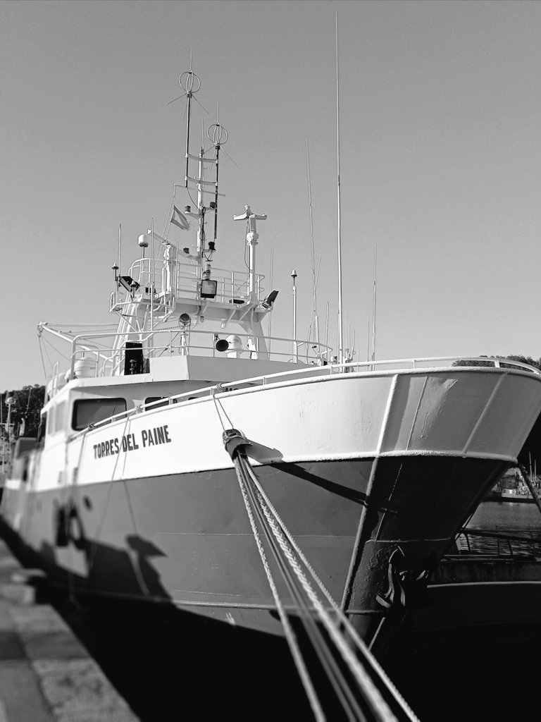 Torres del Paine ( Montevideo ) en Puerto de Cedeira .
#barcos #pesqueros #TorresdelPaine #portoCedeira #blackandwhite #blackandwhitephotography #blackandwhitephoto #bnwphoto 
#puertosgallegos