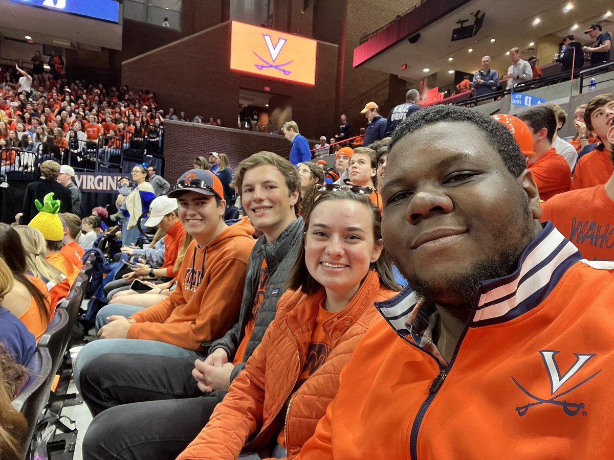 Students are electric!!                  🟠⚔️🔵#LetsGoHoos #GoHoos