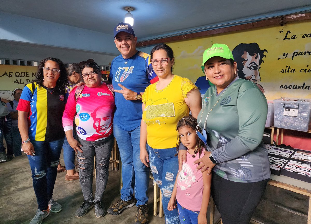 IpasmeOficial's tweet photo. Trabajamos con amor para todos los educadores del país.

En cada jornada cumplimos con la misión de proteger y cuidar la salud de maestras y maestros, cuenten siempre con nosotros.

Upata: ¡Estamos para servirles!

.@NicolasMaduro
.@_LaAvanzadora
#SomosPasiónCaribe https://t.co/fKYdkXKCTA