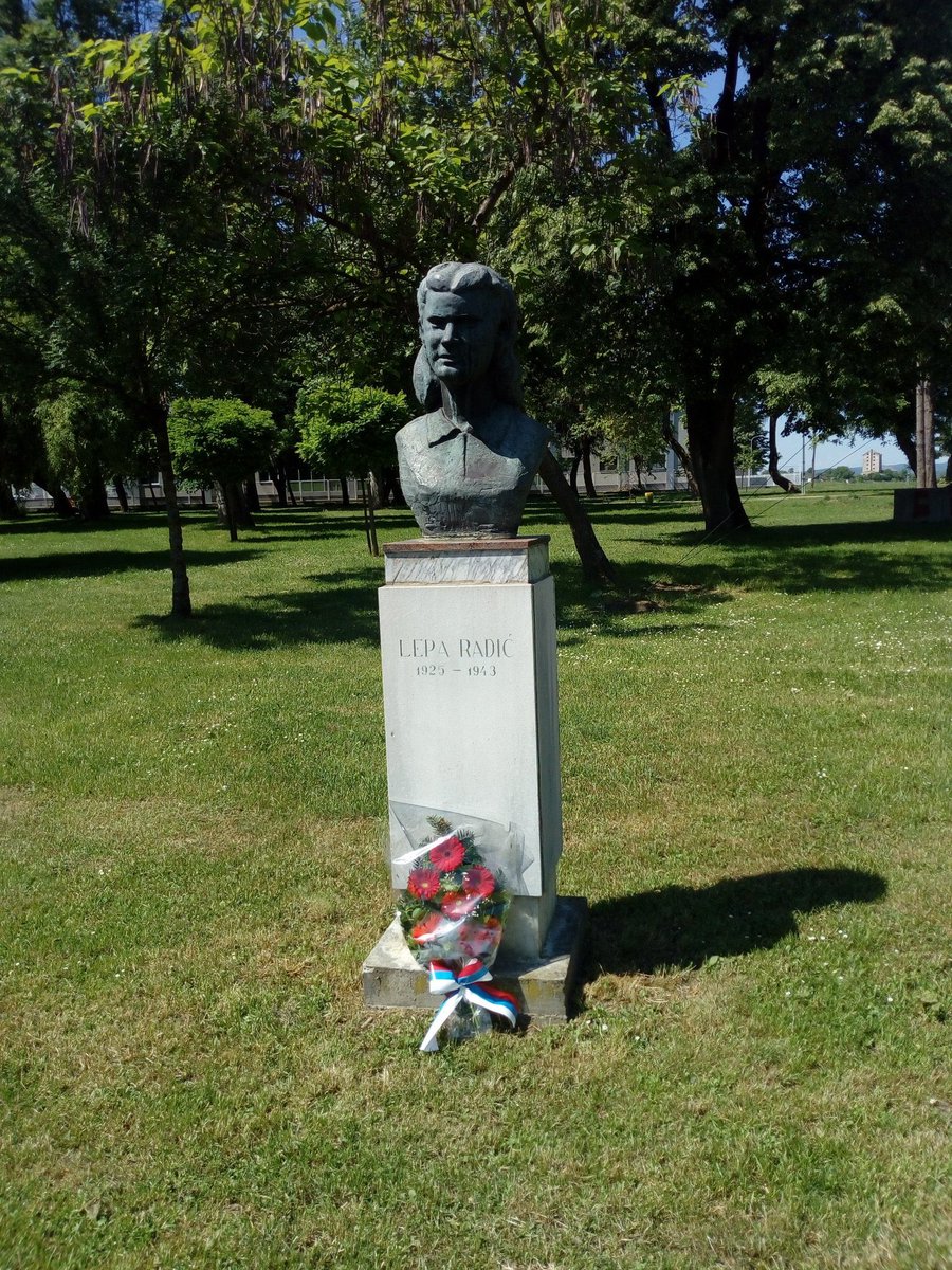 Negra972's tweet photo. Najteze mi je kad na ovaj 11.februar o herojini iz mog kraja cije se ime lik i djelo proteze kroz citav moj zivot od ranog djetinjstva, pisu oni koji su zivjeli i cinili sve suprotno od onoga za sta se ona borila i zivot poklonila hrabro i prkosno #leparadic https://t.co/dFpNxFV5Du