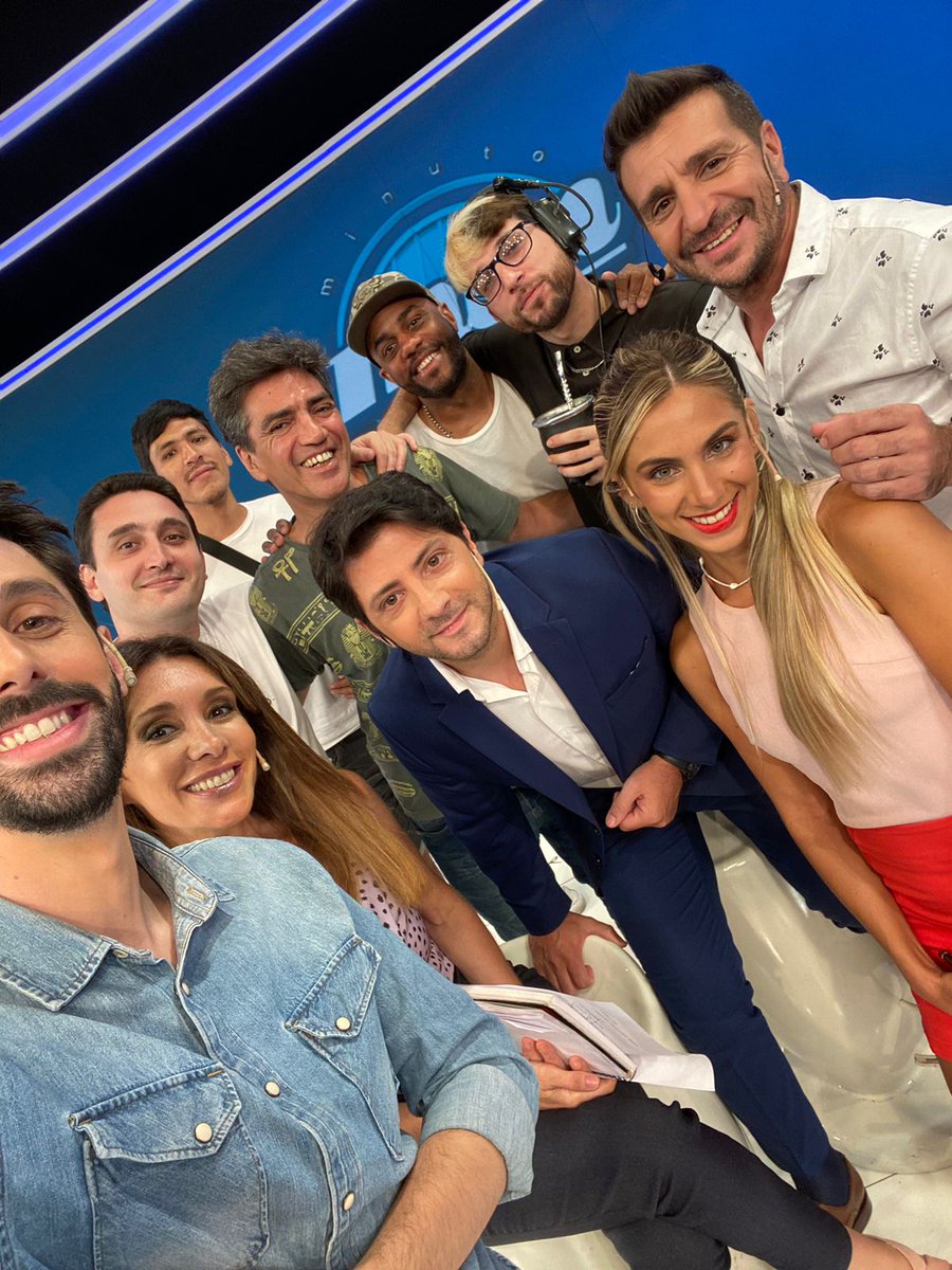 DiegoArvilly's tweet photo. Equipo de #MinutoMinuto en @c5n!!!
#Sábados y #Domingos de 16 a 20hs

@RenBerecoechea @salonia_adrian @Natymarq @AntoRavinale @gerafolgueira https://t.co/eHgmiwH07R