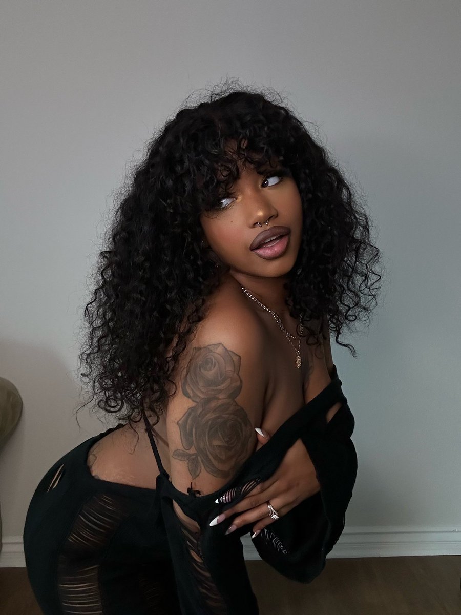 Mikeila J. on Twitter: "Actin a Smoochie 🖤