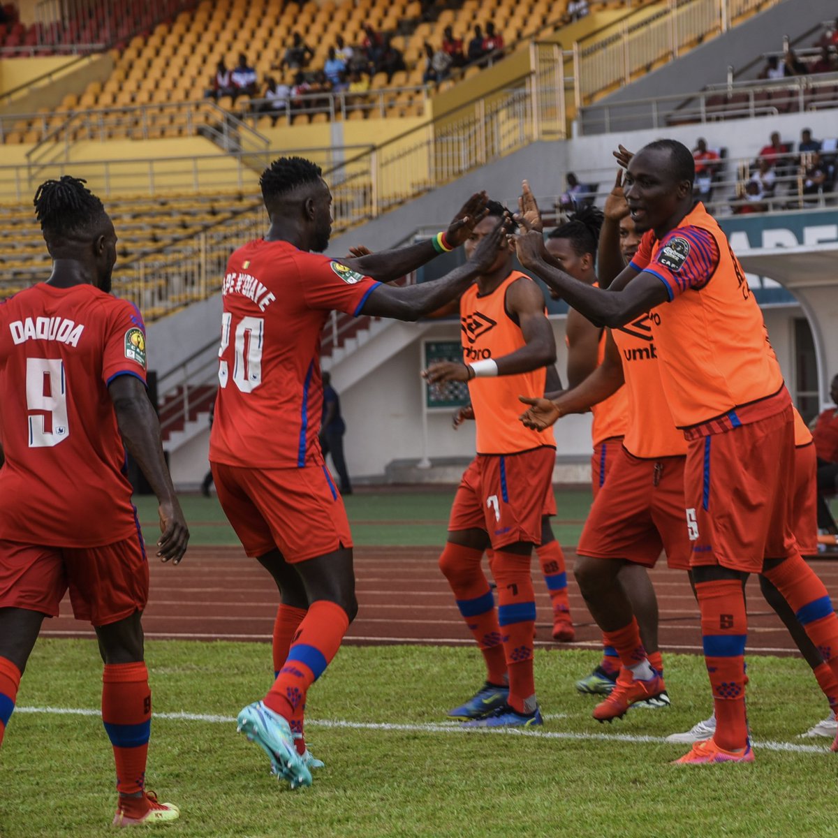 HACofficiel's tweet photo. 📸 A domicile, les Matamkas réussissent parfaitement leur entame 👊🏾
#TotalEnergiesCAFCL #HACSimba
#PanAfricanTeam🔴⚪️ https://t.co/sOo4066Vkq