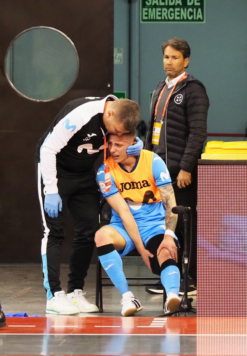 aficionalbali's tweet photo. Esta imagen se nos rompe el alma. Mucha fuerza @futsallazarevic https://t.co/VM4wXKLixa