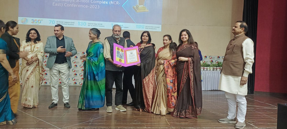 I was at 7th Conference of #SahodayaSchoolComplex NCR East along with <a href="/anurag_cbse/">Anurag Tripathi</a>. It was an absolute honour to share the stage with Anurag ji &amp; to interact with principals of so many schools at the same place urging them to bring more importance to #environmentaleducation.