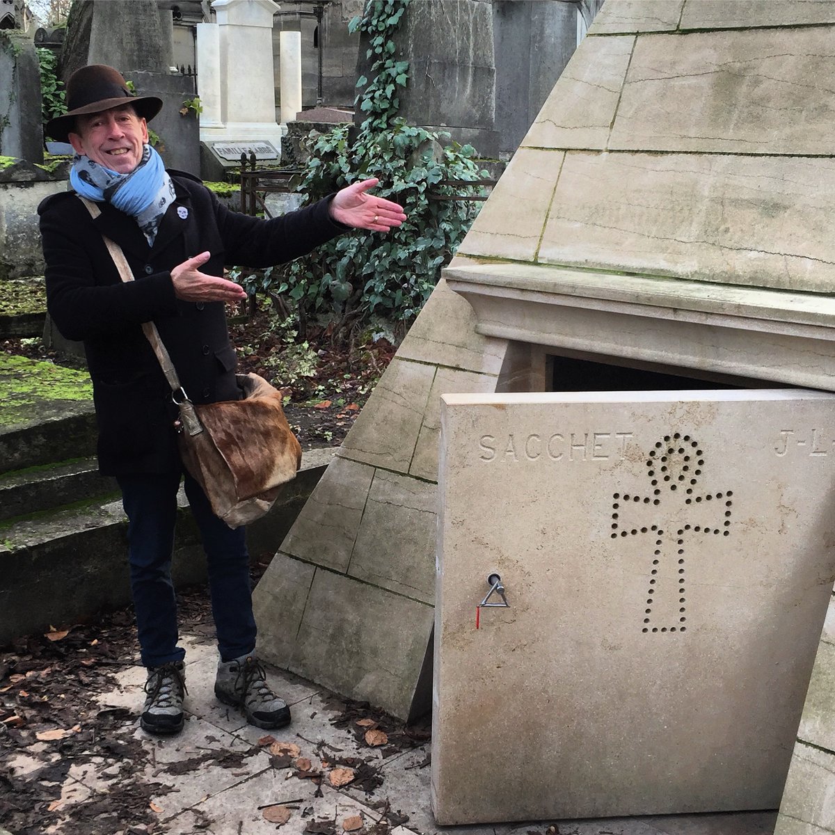 Un voyage dans le temps au Père Lachaise avec Thierry Le Roi dimanche 12 et mardi 14 février à 14h00 
RV à l'entrée du cimetière située rue des Rondeaux (métro Gambetta)
Tarif : 20,00 € (gratuit -12ans)
Réservation : 06 30 13 89 94