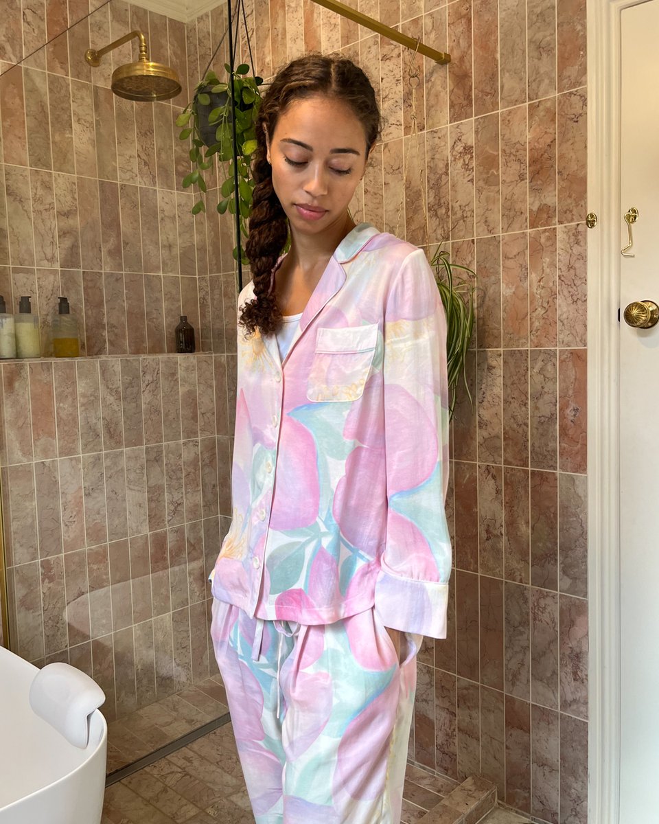 Feel comfortable in your own skin. Our luxurious sustainable vegan silky pyjamas are the perfect choice for a peaceful and mindful night. The soft and light fabric provides a gentle touch of luxury #luxurypyjamas #vegansilk #luxuryvegan #mindfulstyle #mindfulfashion #sleepinstyle