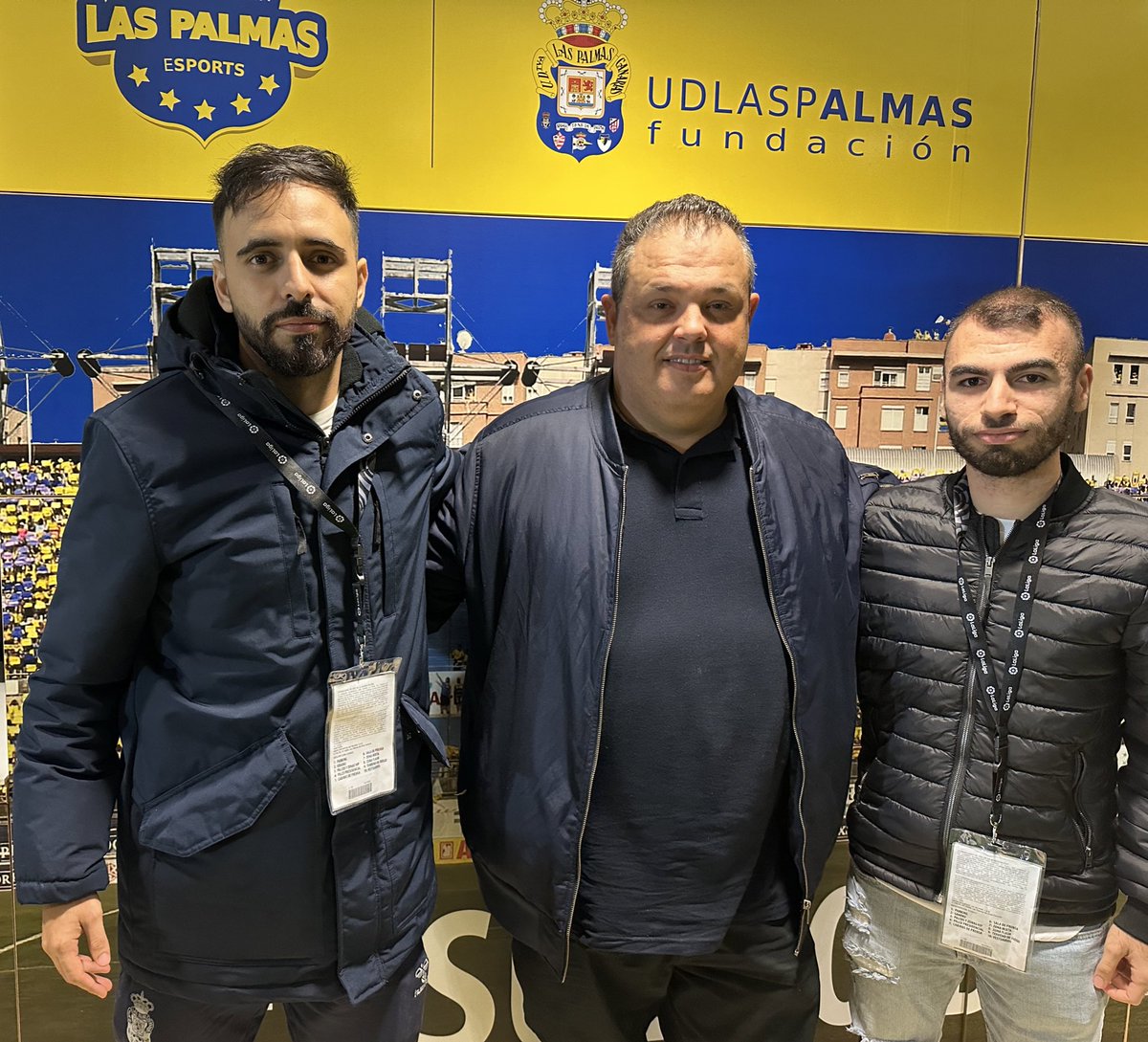 🎟 El ganador del sorteo junto a nuestros jugadores de FIFA, ¡disfrutando un partido en el palco de Esports! 🏟

Muchas gracias por participar en el sorteo y formar parte de nuestra comunidad <a href="/UlisesSantana/">ulises santana</a> 💛💙

#LetsPlayUnity🔥 <a href="/Jun7mp/">Jun7🇮🇨</a> <a href="/Asiermm7/">Asier</a>
