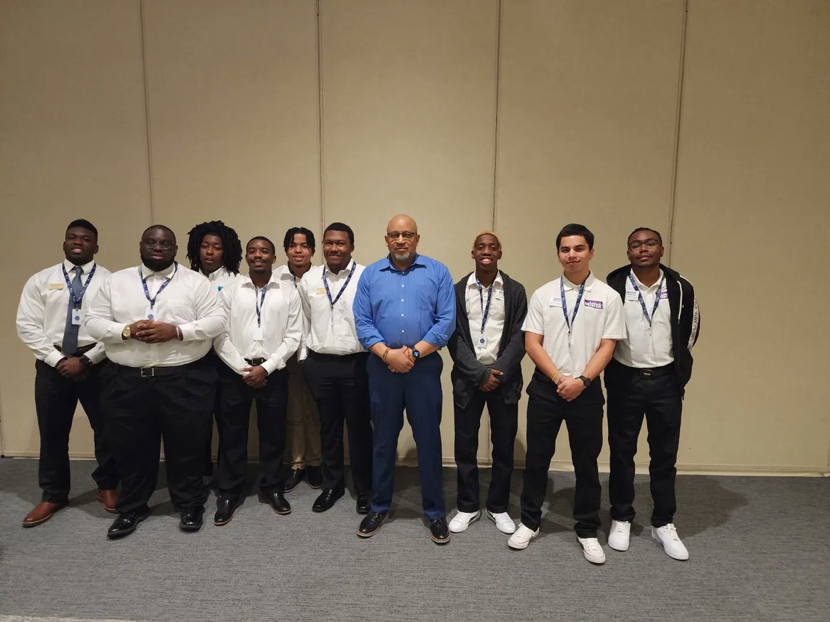 ccofsc_cmm's tweet photo. Our cohort participated in the @Premier100_R2 Conference! Thank you for including us in the important work of recruiting & training men of color into the classroom! S/O @principalkafele for your work! Thank you @DrBaronDavis for your premier vision! #ccthatsme #onemister @cqking https://t.co/63LkH0K05q
