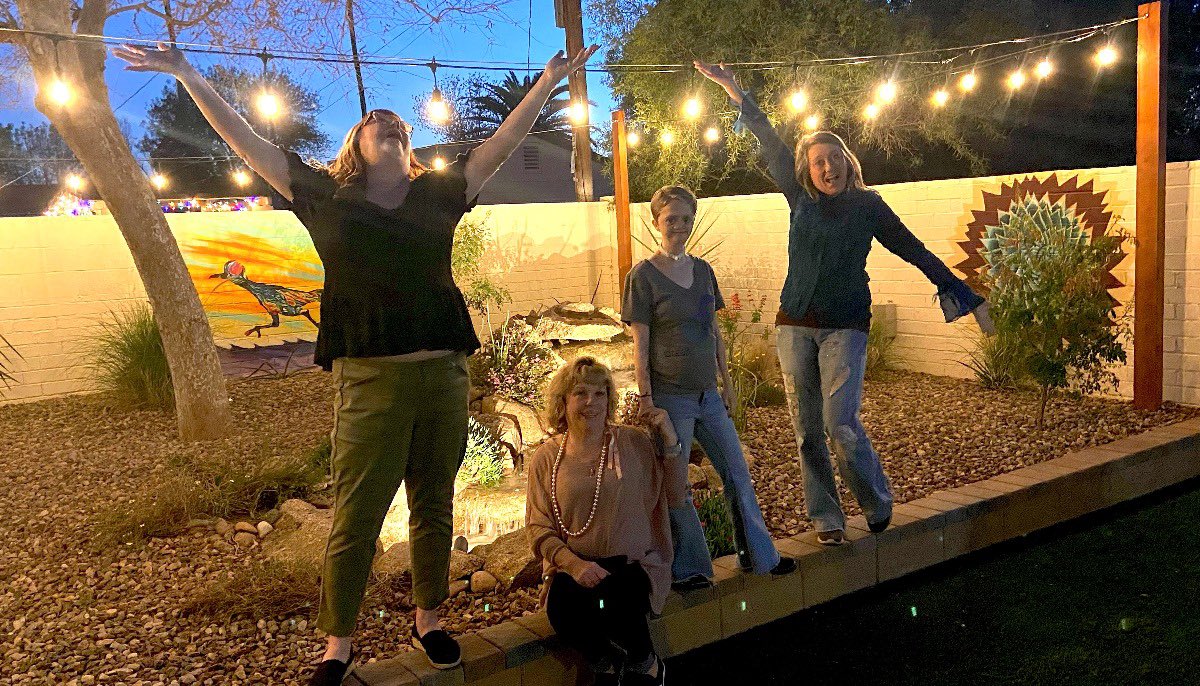 dreamfound's tweet image. Dream recipient Kellirae arrived in Phoenix for the Super Bowl, greeted by host, @stayjandk, who generously donated her @Airbnb stay! The kindness of individuals across the country, like Kelsey and Josh, allow us to fulfill so many more final Dreams than we otherwise could.