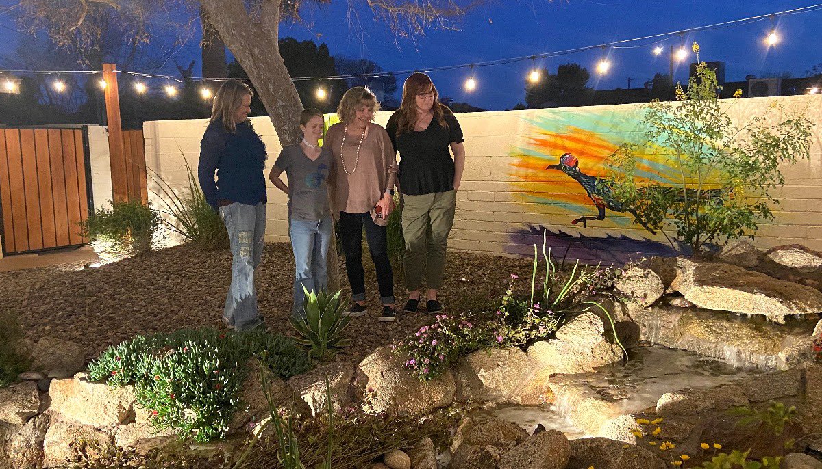 dreamfound's tweet image. Dream recipient Kellirae arrived in Phoenix for the Super Bowl, greeted by host, @stayjandk, who generously donated her @Airbnb stay! The kindness of individuals across the country, like Kelsey and Josh, allow us to fulfill so many more final Dreams than we otherwise could.