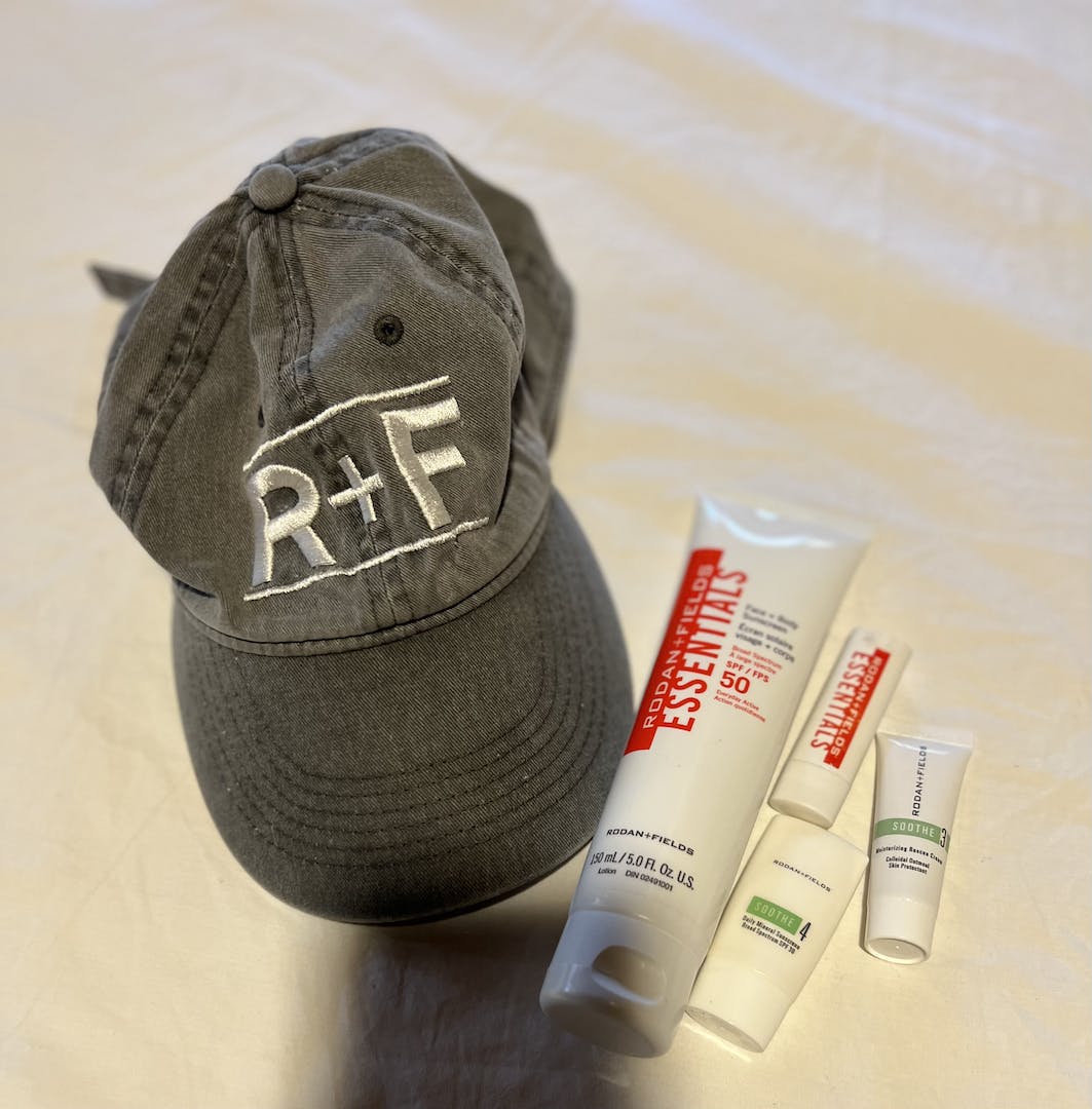 bex0470's tweet photo. Don’t forget the sunscreen if you’re traveling somewhere warm. https://t.co/Ghu956EgAS https://t.co/nxGTYnPJuJ