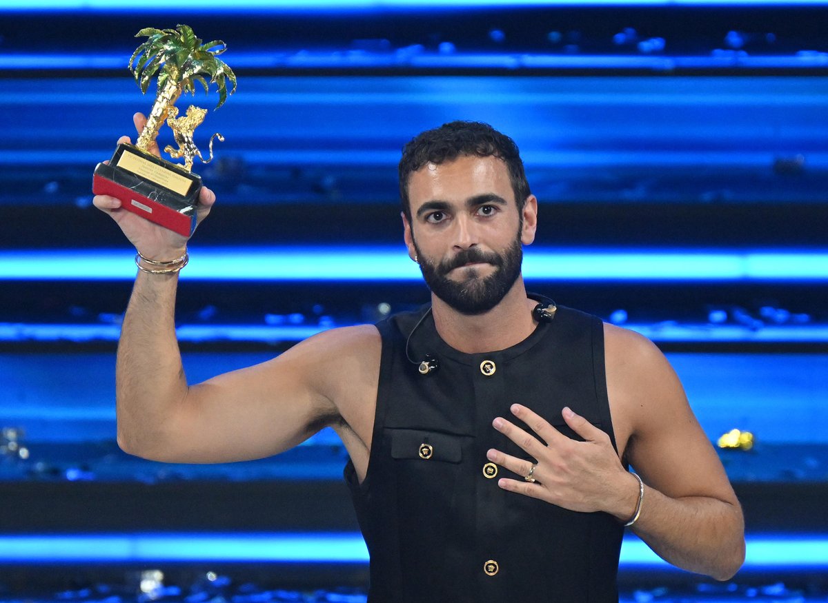 Agenzia_Ansa's tweet photo. SANREMO 2023 |  "Volevo dedicare la vittoria a tutte le donne che hanno partecipato al festival". Sono le prime parole che Marco Mengoni pronuncia subito dopo la vittoria al festival di Sanremo.

#ANSA #Sanremo2023
https://t.co/Q2X3pdmt3a https://t.co/X1mT4HTnHx