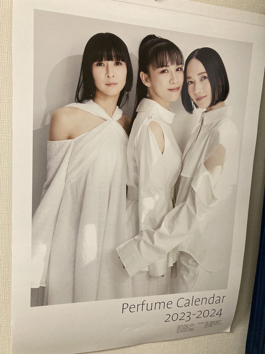 tommyprfm's tweet photo. カレンダー届いた！
3人すげぇキレイ！
部屋の雰囲気が明るく変わった！
ありがとう！
#prfm 
#Perfume https://t.co/tL1R5nQAkq