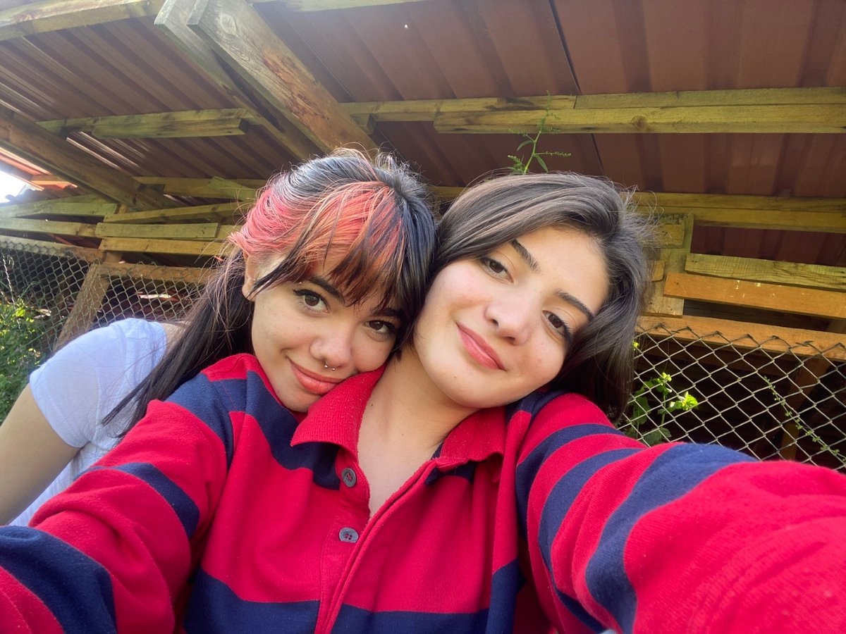 ne desem bilemediğim bir gün ve zaman dilimindeyim. bu hesap tanıştırdı bizi, bu hesap birleştirdi sonra bir anda her şeyim oldun. yattığın yer incitmesin seni, meleğim. çok seviyorum seni. her zamanda çok seveceğim. mekanın cennet olsun.