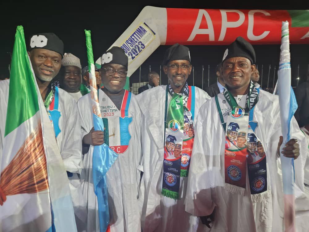 Together with the APC National Assembly Candidates from FCT, at the APC Tinubu/Shettima Presidential campaign rally for FCT held at the Eagle Square, Abuja on Saturday. #TinubuInAbuja