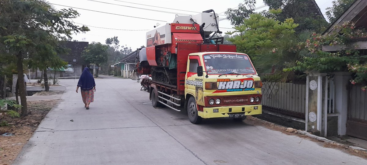 tedjo6160's tweet photo. Matur nuwun pak arif sampun didamelke parkiran alus, ombo, aman lan nyaman https://t.co/zCtc8V1sIb