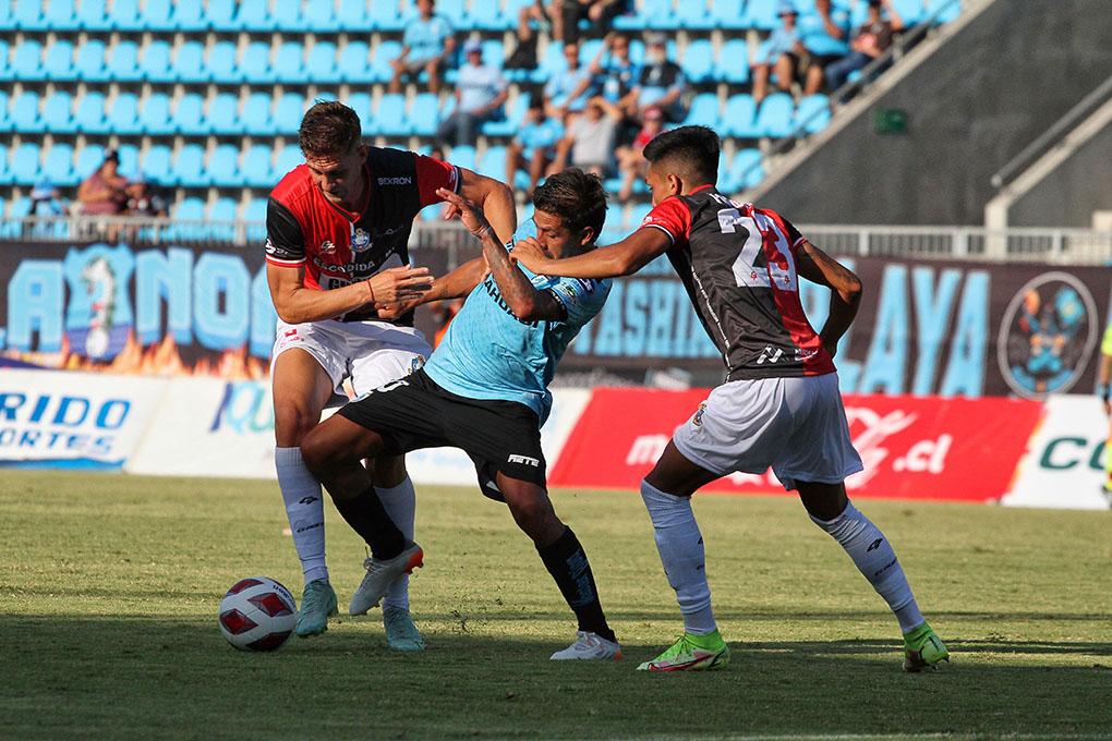 Radio Sport Chile on Twitter "FÚTBOL ClubDIquique goleó 30 a ClubAntofagasta en el Estadio