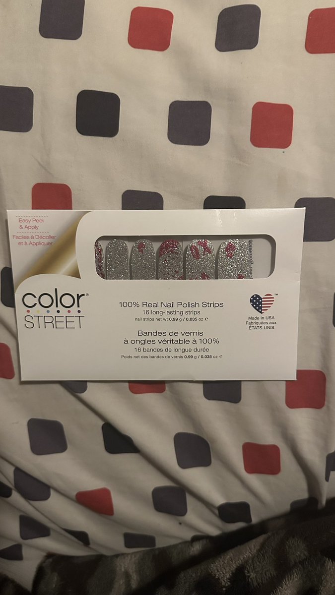 colleendiels's tweet image. So it’s been a hot minute since I’ve last did my nails from color street. They definitely out did themselves with this Valentine’s Day set. The set is called Downtown Romance #becolorful #bebrilliant #becolorstreet