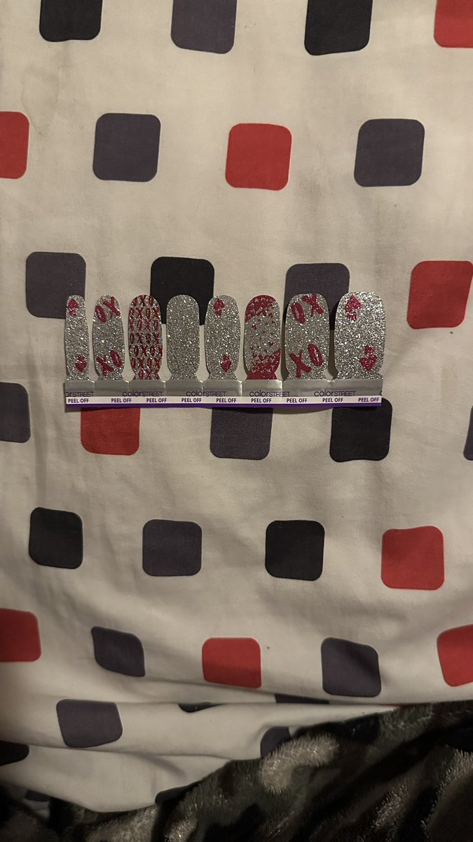 colleendiels's tweet image. So it’s been a hot minute since I’ve last did my nails from color street. They definitely out did themselves with this Valentine’s Day set. The set is called Downtown Romance #becolorful #bebrilliant #becolorstreet