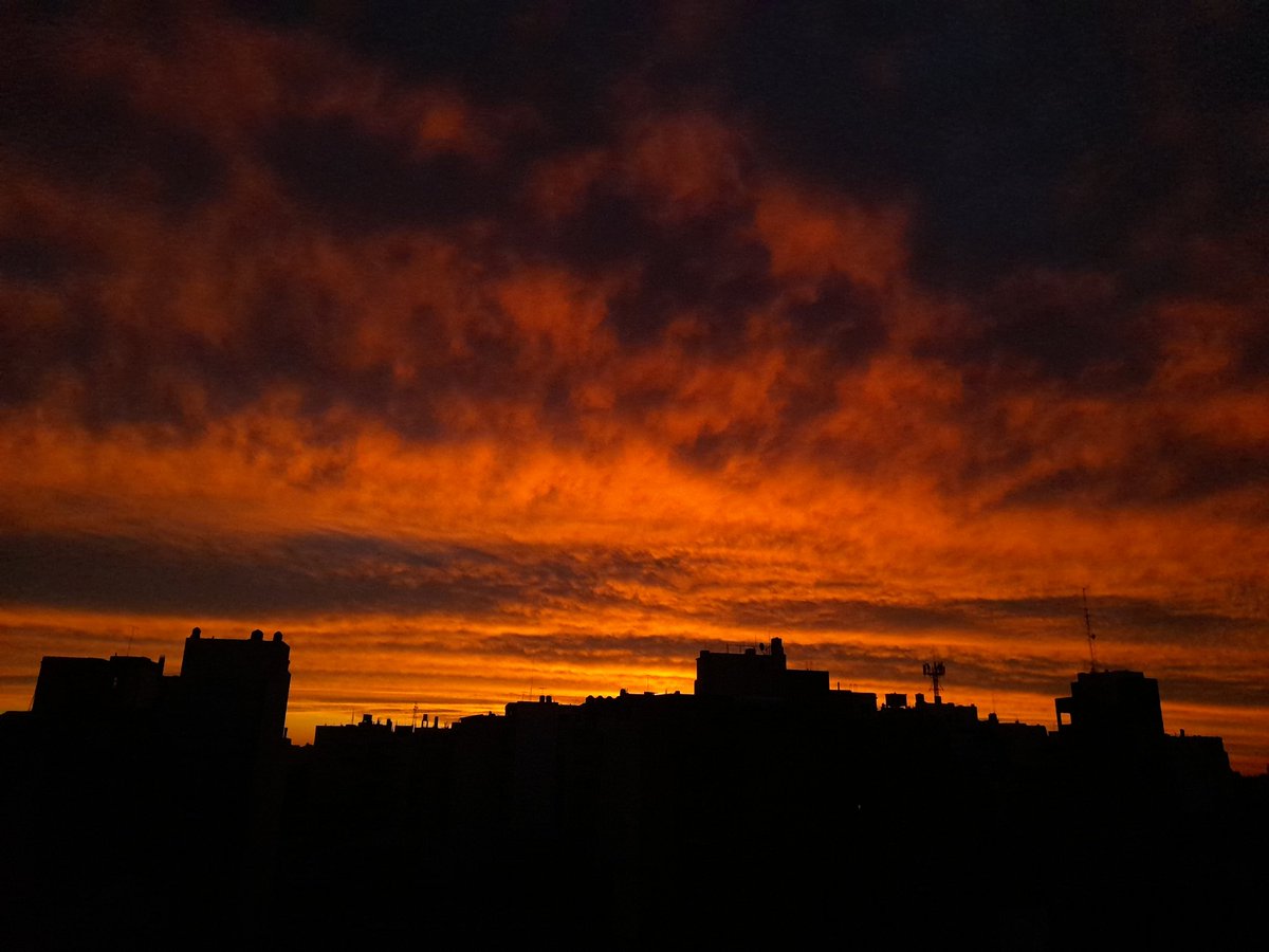 lolevin's tweet photo. @tweetsforyoul Amo los atardeceres ☀️ Buenos Aires 🇦🇷 https://t.co/nVTubRZpe8