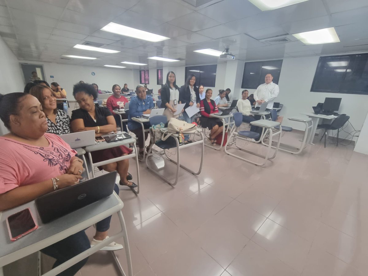 felixharvest's tweet photo. Programa de inducción de nuevos docentes.
Nuestra Educación Dominicana continúa avanzando.
Estamos cambiando gracias a nuestro excelentísimo Presidente Sr. Luis Abinader y a nuestro ministro Sr. Ángel Hernández. https://t.co/XAJTYuGASp