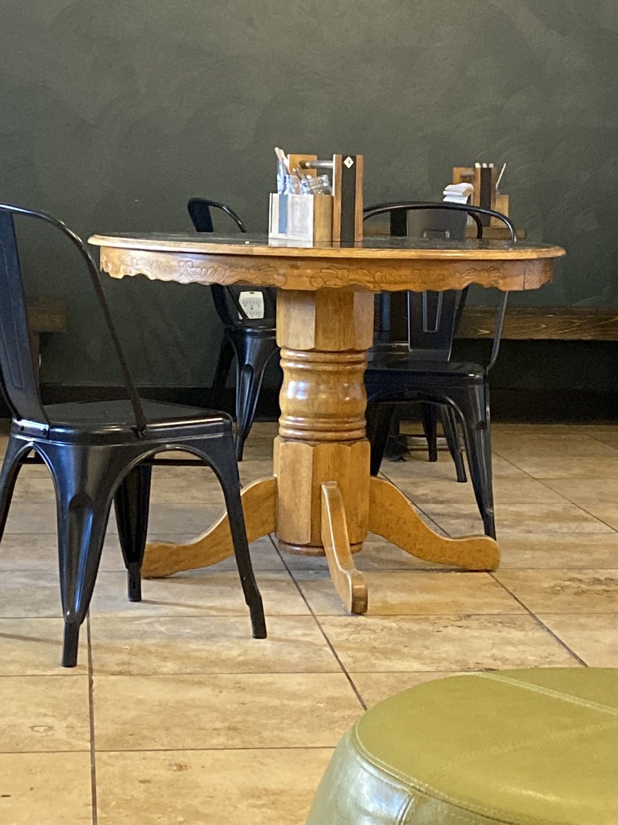 JalenBreidenba's tweet image. Saw this table today at a cafe. Crazy thing is my family had this table when I was in my youth and I was out there eating mushed peas and carrots on it haha. #mashedpeas