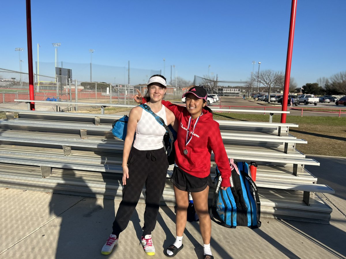 Not one, but two <a href="/BN_Tennis/">Byron Nelson Tennis 🎾</a> players doing work today after playing all day yesterday in an east TX tournament. Congrats to Meghan on the silver and great work today <a href="/EvaBeanYT/">Eva</a> 🐯🎾