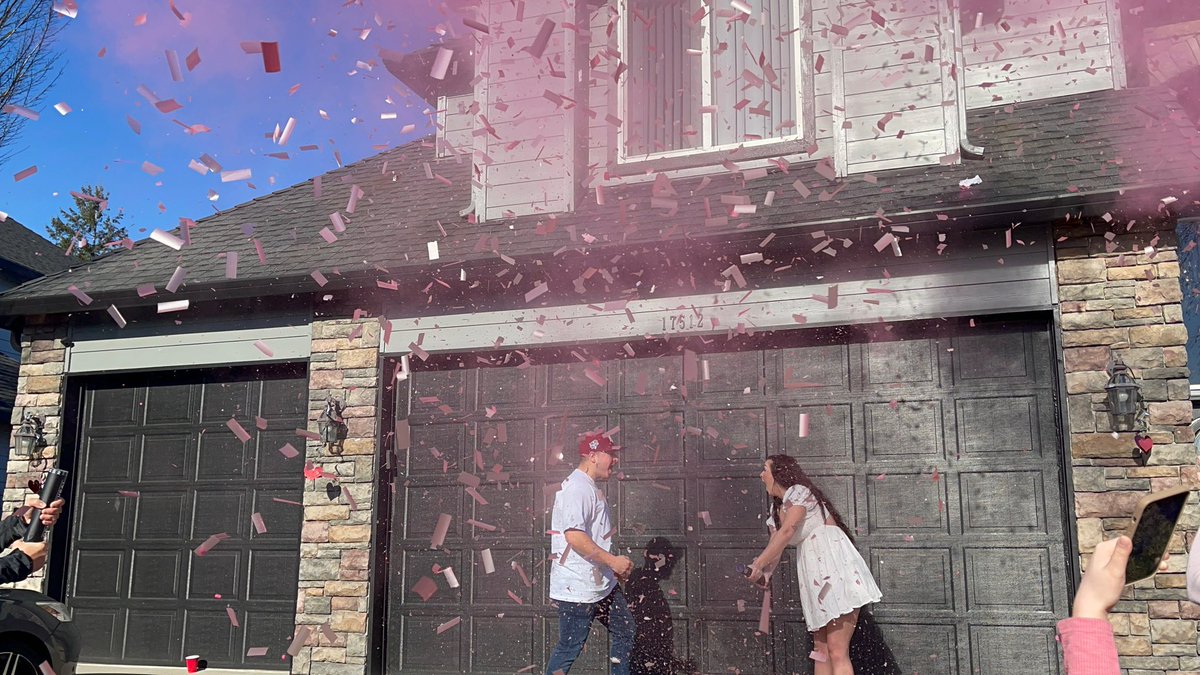 dom_stevenson22's tweet photo. You can see how surprised I was. Still can’t believe it but I’m stoked af cause I’m gonna be a Girl dad ✊🏽❤️ https://t.co/rHRXNzhmfB