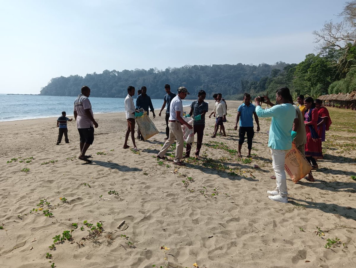 er_mitun's tweet photo. #GPRamnagarTeam
#Thankfull2 @AndamanForests 4#CleanlinessDrive at RamnagarEcoTourismBeach as a Part of #SBM organised by #DFODiglipur under supervision of Mr .MJ Lobo #KalighatRangeOfficer in assoc. with #PRIs
#MissionPlasticFreeRamnagar
@moefcc @DC_NMAndaman @NorthAndaman https://t.co/GY07LekBKw