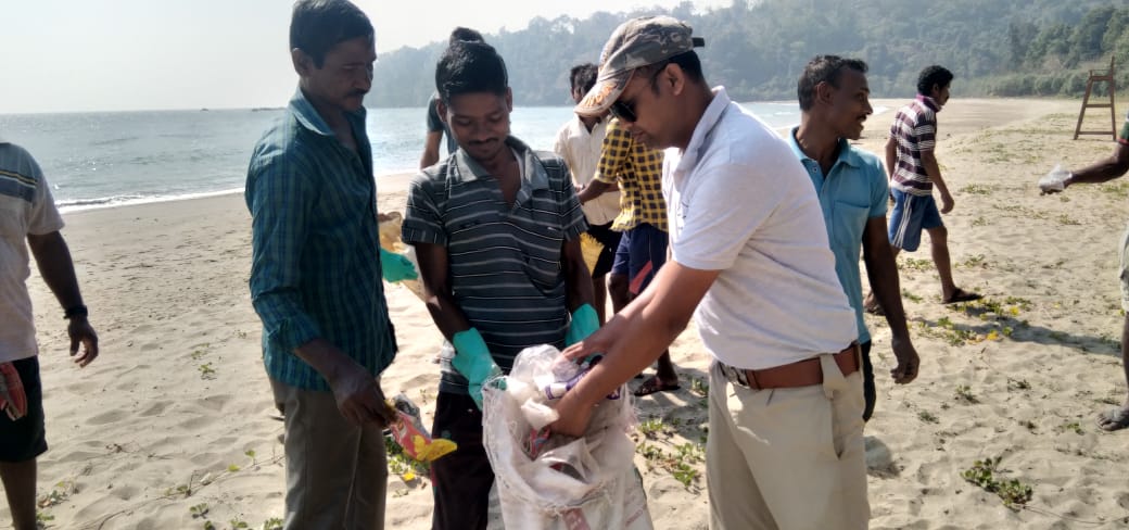 er_mitun's tweet photo. #GPRamnagarTeam
#Thankfull2 @AndamanForests 4#CleanlinessDrive at RamnagarEcoTourismBeach as a Part of #SBM organised by #DFODiglipur under supervision of Mr .MJ Lobo #KalighatRangeOfficer in assoc. with #PRIs
#MissionPlasticFreeRamnagar
@moefcc @DC_NMAndaman @NorthAndaman https://t.co/GY07LekBKw