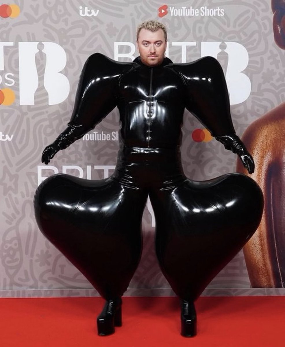 EndWokeness's tweet image. Normal person:             Extremists: